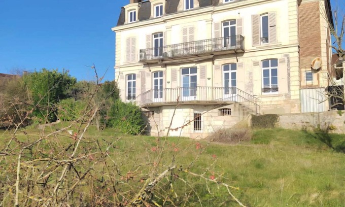 Saint-Florentin Apartamento | Treat yourself to a timeless moment of heritage, art and gentle living!