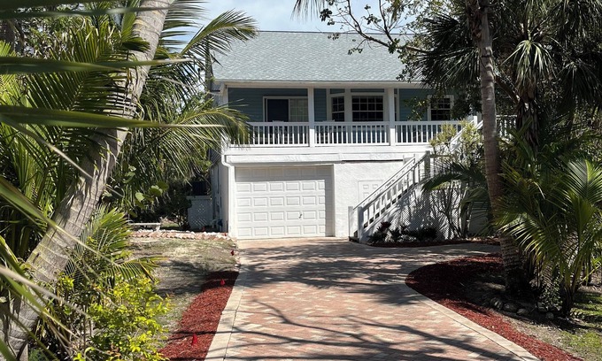 Dinkins Bayou Casa | TREE HOUSE a charming 2-bedroom home on wonderful Sanibel Island. Beach close.