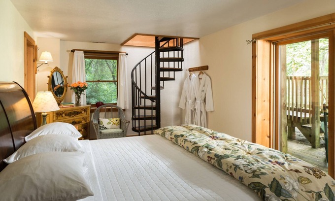 Logan Cabina | Tree House Cabin Hocking Hills