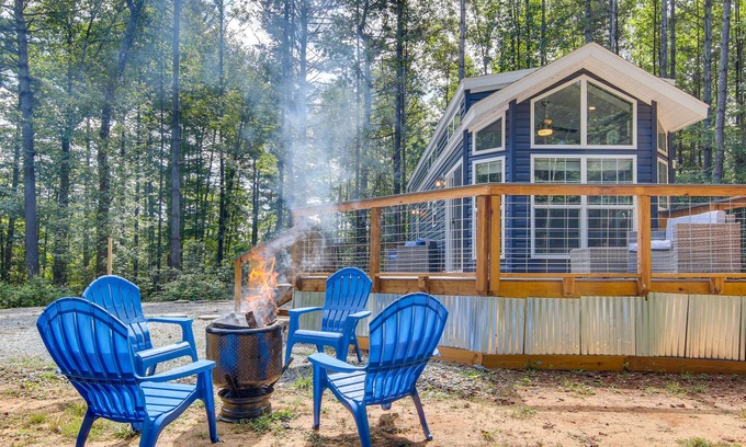 Penrose Cabina | Tree-Lined Cabin w/ Grill in Penrose!