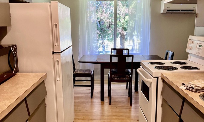 Port Alice Apartamento | Tree Side Top Floor Suite