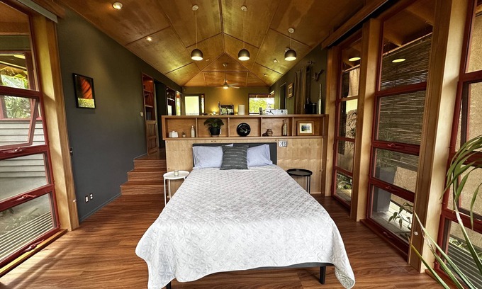 Princeville Cabaña | Tree Top Suite- Beautiful walk to Hanalei Bay