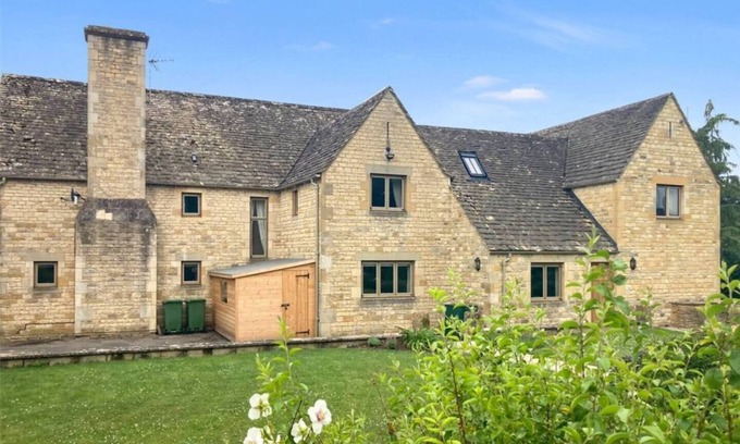 Temple Guiting Casa | Tree Tops House and Garden Cottage