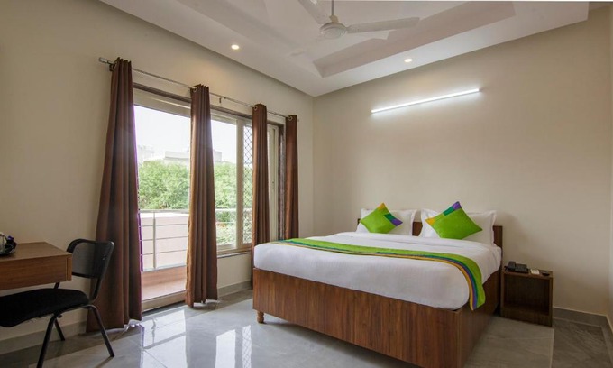 Noida Hotel | Treebo Grand Vista - 62
