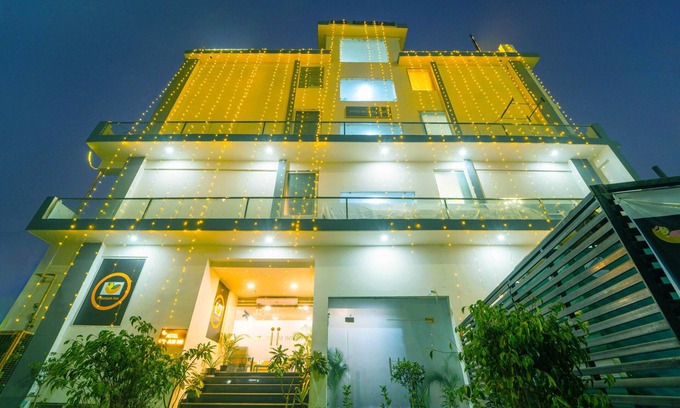 Noida Hotel | Treebo Premium Inn