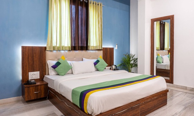 Lake Swaroop Sagar Hotel | Treebo The Fresco Lake Pichola