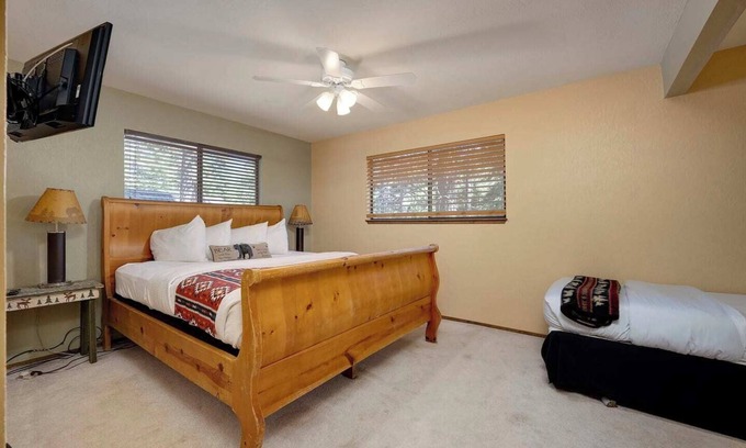 Kingswood Estates Casa | Knotty & Nice! 6Br3ba, Slps17, piscina Tbl, jacuzzi, chimenea, senderismo, 10min 2 playa