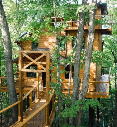 Millersburg Casa | Treehouse #1 by Amish Country Lodging