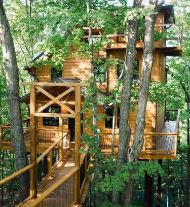 Millersburg Casa | Treehouse #3 by Amish Country Lodging
