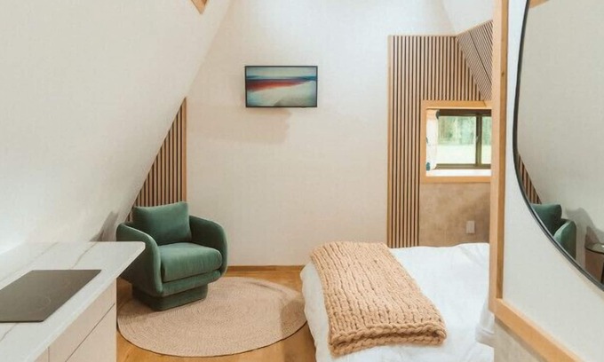 Sodus Cabina | Treehouse 4 · Wander INN Treehouse & spa with private hot tub