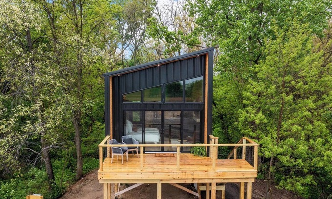 Oakdale Apartamento | Treehouse at a lavender farm overlooking a creek!