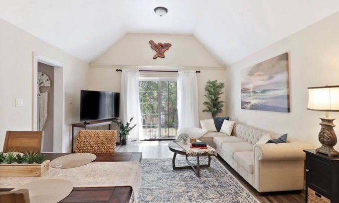 Michigan City Cabaña | Treehouse Bungalow- Quaint and Cozy Getaway!