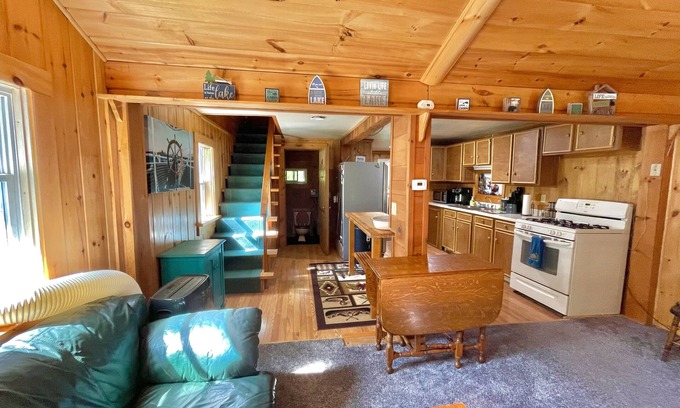 Dedham Cabina | Treehouse Cabin - Near Green Lake & Phillips Lake