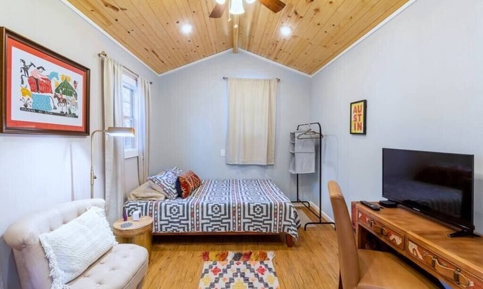 East MLK Casa | Treehouse Casita | Private Oasis in East Austin