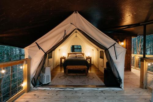 Branson Otro | Treehouse Cozy Glamping Site