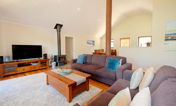 Quindalup Casa | Treehouse-elevated nature setting, kids TV room