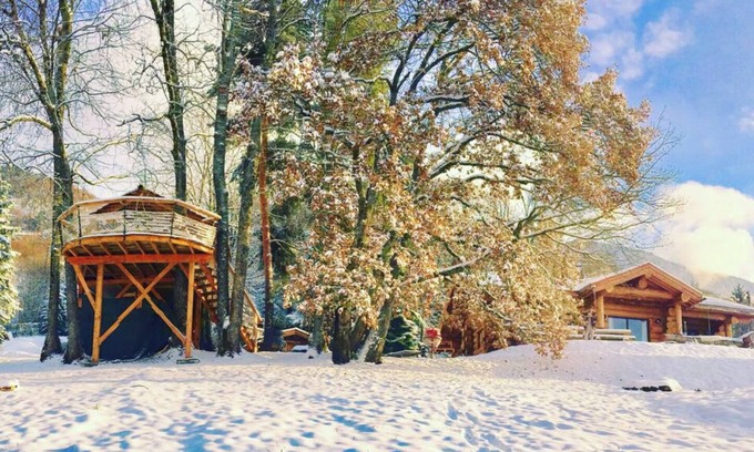Collonges-sous-Saleve Casa | Treehouse 'Les Pitons' with Mountain View, Private Terrace and Wi-Fi