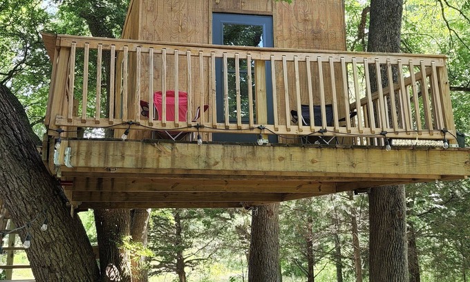 Sherman Cabina | Treehouse on the Creek in Sherman TX. W/ Heat & A/C. A Country getaway !!