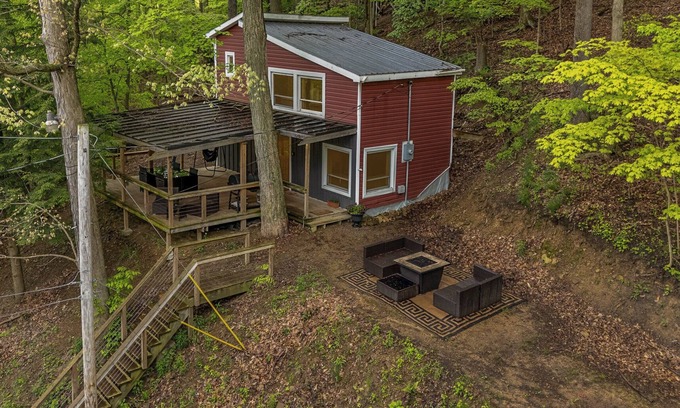 Perrysville Cabaña | Treehouse Vibes in the heart of the Mohican Forest