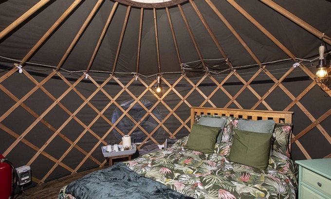 Newcastle-on-Clun Cabaña | TREEHOUSE YURT, pet friendly, character holiday cottage in Beguildy