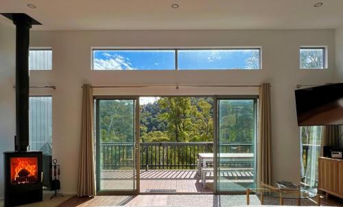 Sawmill Settlement Casa | Treeside View
