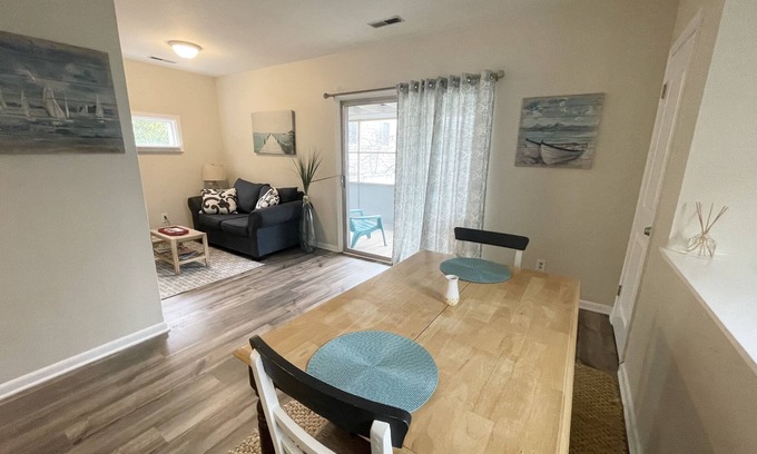 Northeast Virginia Beach Apartamento | Treetop Beach Bungalow- Steps from the Ocean