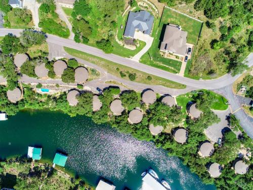 Lakeway Casa | Treetop Bungalow - Community Pool Hot Tub #18