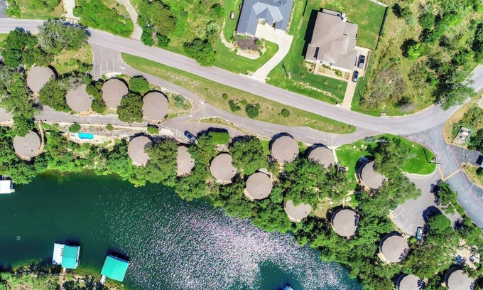 Lakeway Casa | Treehouse Bungalow a pasos del lago Travis, piscina y jacuzzi, junto al puerto deportivo (n. ° 18)