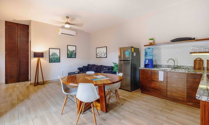 Colonos Cuzamil Apartamento | Treetop Cozumel + Adults Only Serviced Apt + Starlink Wifi + Free Bikes + Pool