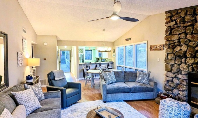 Mount Ida Condominio | Treetop Getaway, 2 bed, 2 bath at Mountain Harbor on Lake Ouachita