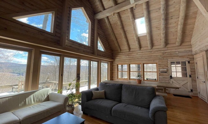 Tyringham Casa | Treetop Hideaway in Tyringham