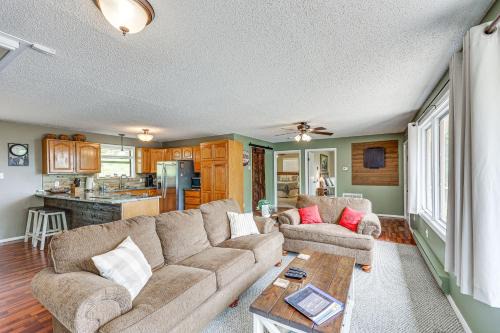 Higden Casa | Treetop Hideaway with Lake Views and Fire Pit!