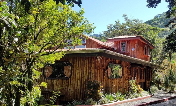 Monteverde Casa | Treetop House - Encanto artístico en el dosel de Monteverde