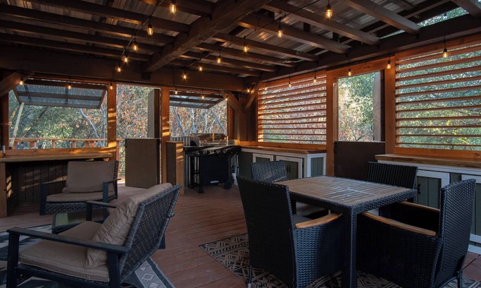 Springville Casa | Treetop Tinyhouse- Cozy 1-bedroom mobile home in charming Springville with AC