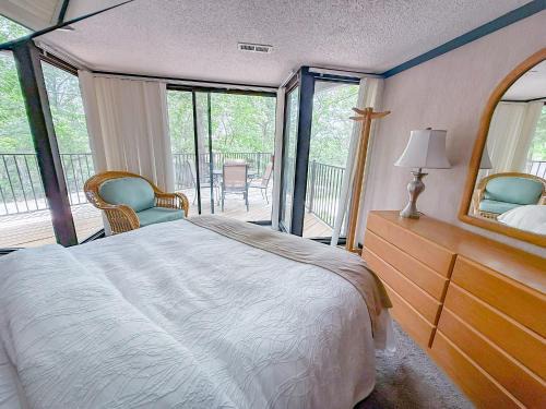 Village of Four Seasons Casa | Treetop Village-3bed3bapoolslakefrontlakeview