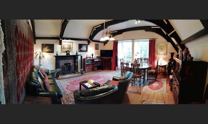 Ladock Apartamento | Treetops Mansion Penthouse w/Balconies, Sleep 8+2