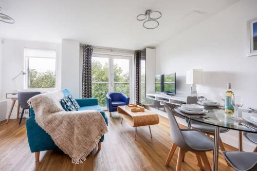 Poole Apartamento | Treetops - Modern Apartment, Moments from Poole Quay