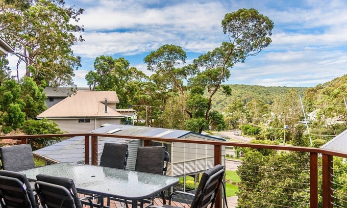 Hardys Bay Casa | 'Treetops on the Bay' by Accom Holidays