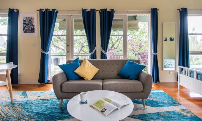 Fitzroy North Apartamento | Treetops Studio, Bright and Roomy, in Fitzroy North