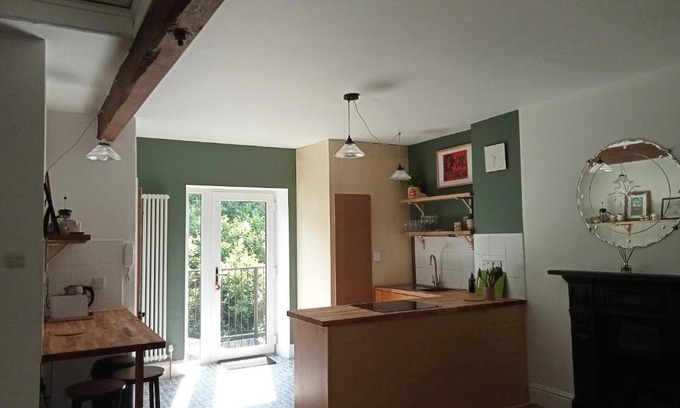 Walsden Apartamento | Treetops & Viaducts; open plan two-bed apartment