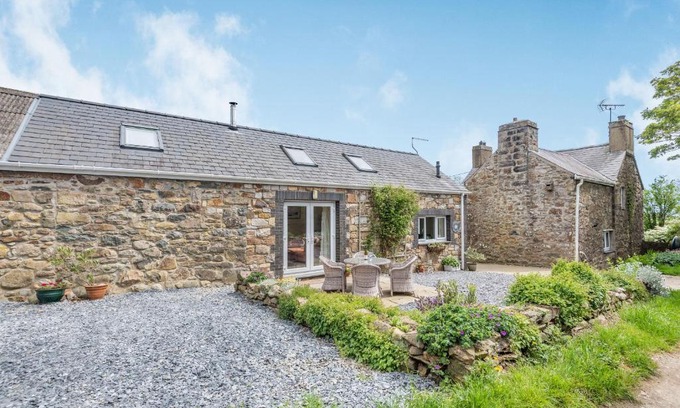 Garn Fadryn Casa | Trefaes Newydd