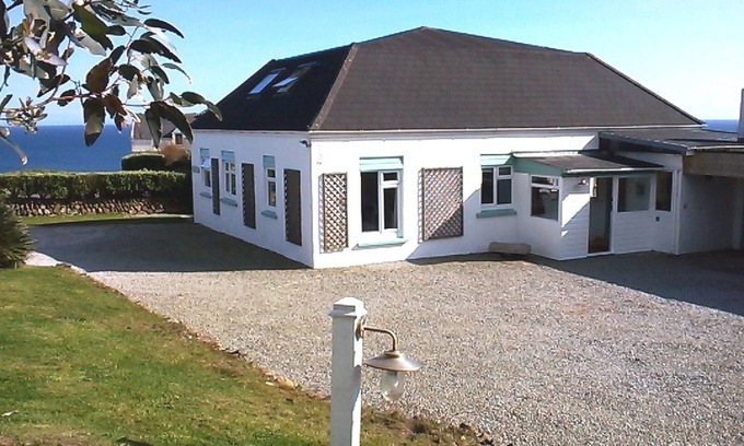 Coverack Cabaña | Por encima de la playa Casa En Panorámica Ubicación Grandes Sueños 8 en 1 acre de jardín privado