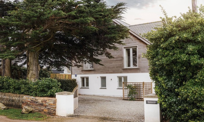Constantine Bay Cabaña | Treglyn - Constantine Bay - sleeps 10 guests in 4 bedrooms