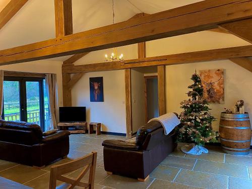 Launceston Casa | Trelaske Mill Cider Barn-with Hot Tub, Fire Pit BBQ