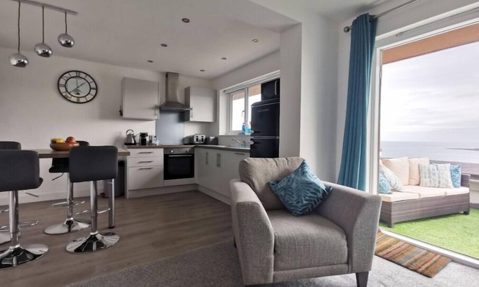 Portmellon Apartamento | Treloen Chapel View - Clifftop Apartment in Mevagissey with 'Wow' seaviews