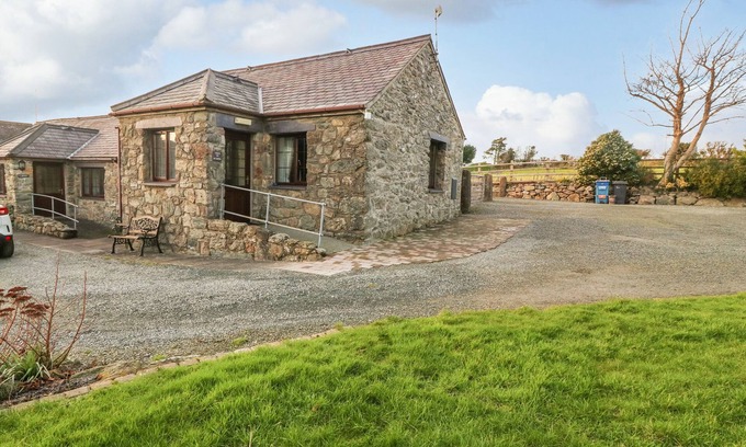 Gaerwen Cabaña | TREM Y WYDDFA, family friendly, character holiday cottage in Gaerwen