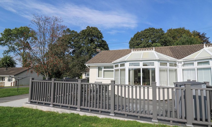 Felinfach Cabaña | TREM-YR-AFON, pet friendly, with a garden in Aberaeron