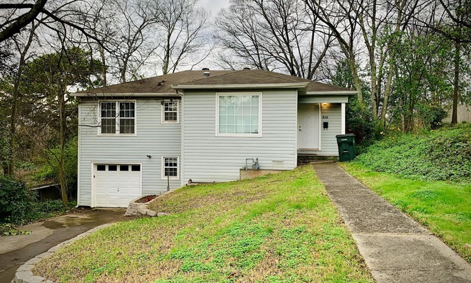 Capital View Casa | Trendy 2 BR by Whitewater Tavern & 7th St murals