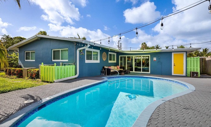 Fort Lauderdale Villa | Trendy 3-bedroom villa with saltwater pool and yard