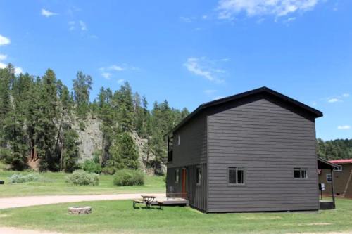 Rapid City Casa | Trendy and Spacious Cabin Surrounded by Nature in Rapid City, South Dakota